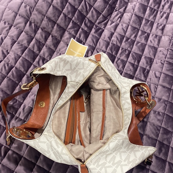 Michael Kors purse - Picture 2 of 9